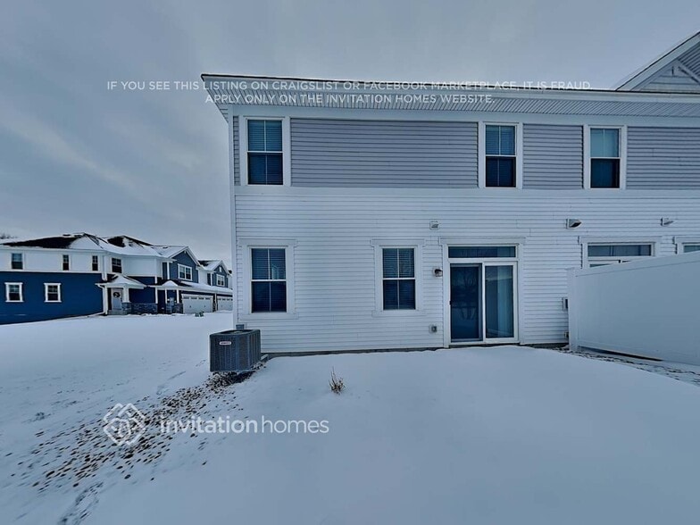 Building Photo - 16700 Dunkirk Cir N