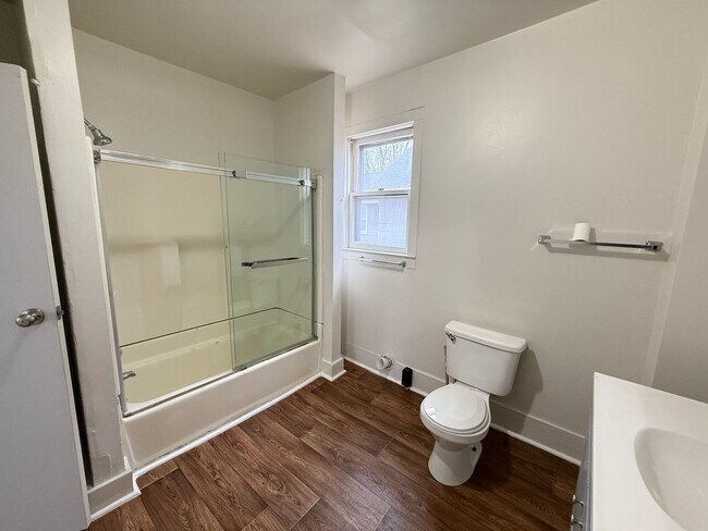 Building Photo - Spacious 3-Bedroom Single-Family Home-Near Hospital- Jackson, MI