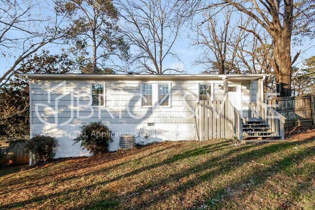 Building Photo - 813 Highbury Dr