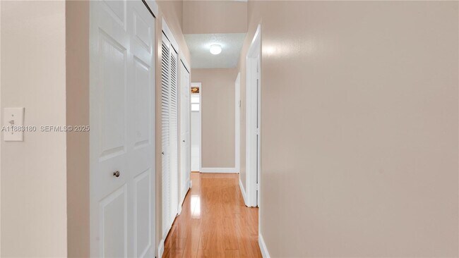 Building Photo - 570 Woodgate Cir