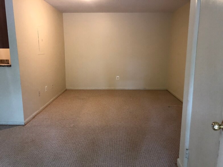Living Room - 8708 Manchester Rd