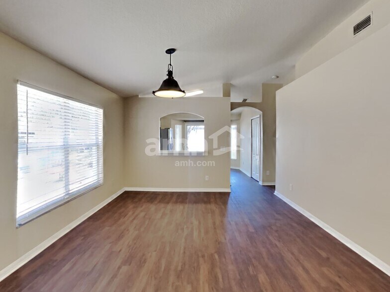 Building Photo - 10440 Blackmore Dr