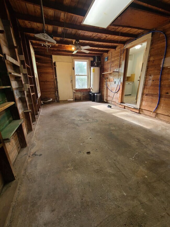 Building Photo - 2930 S Donnybrook Ave