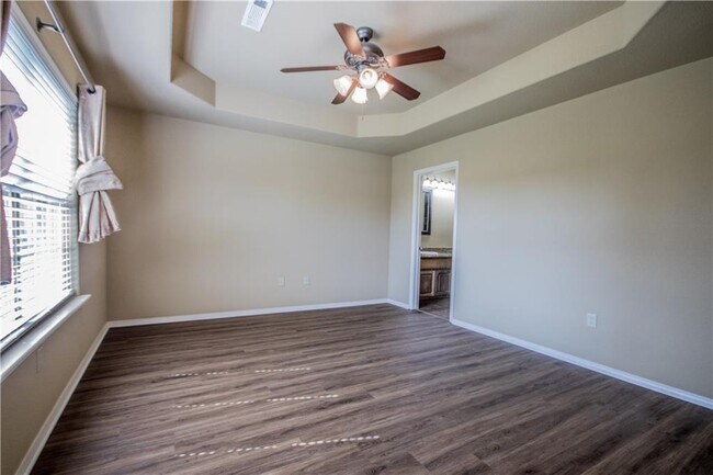 Building Photo - 3009 SW Gumleaf Rd