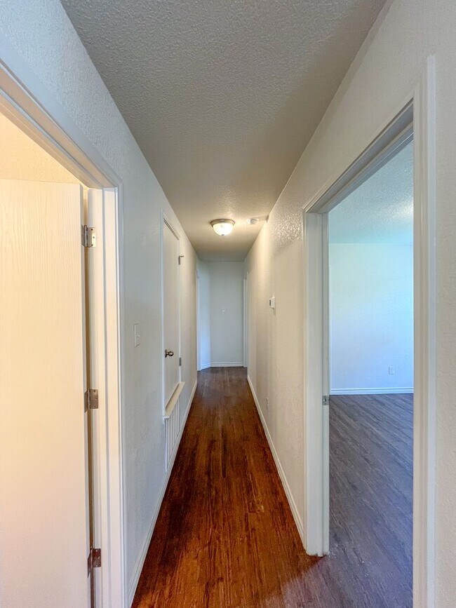 Building Photo - 1517 Justin Lp