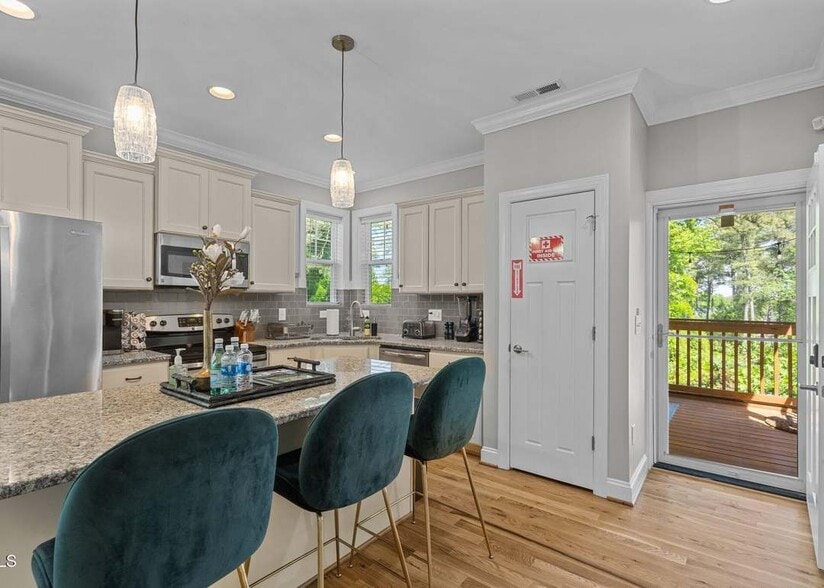 Building Photo - 151 Pineland Cir