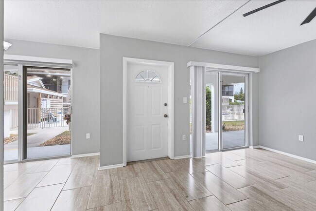Building Photo - Charming Condo in Prime Sarasota Location ...