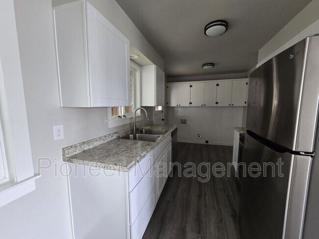 Building Photo - 2585 W Bradford Ct