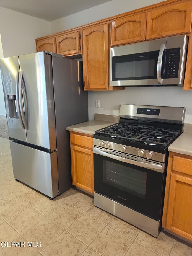 Building Photo - 2988 Tierra Cortez Ave