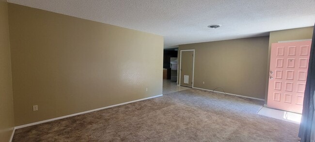 Building Photo - 3 bedroom 2 bath home