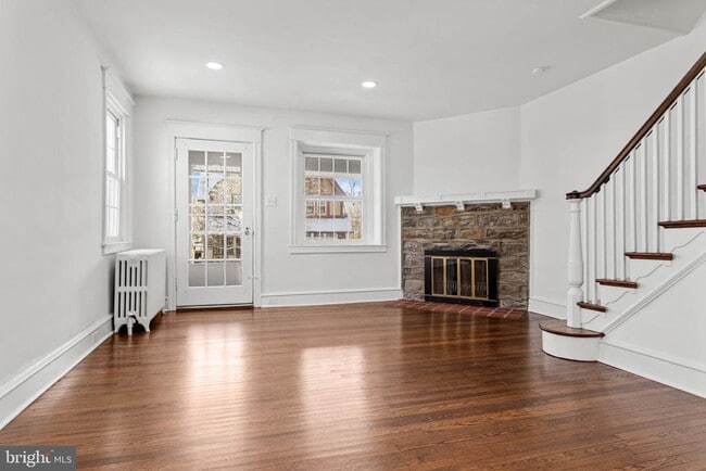 Building Photo - 137 Kenilworth Rd