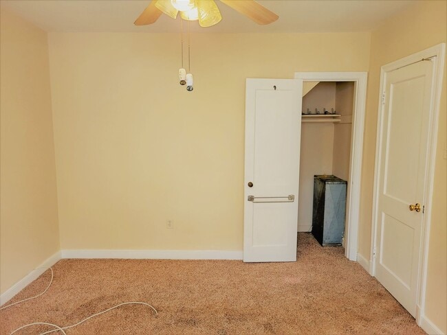 Building Photo - 623 Ratcliffe Ave