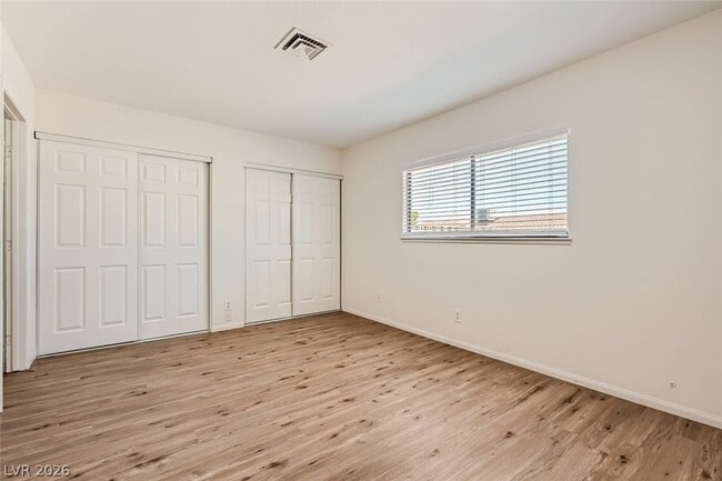 Building Photo - 2422 La Luna Dr
