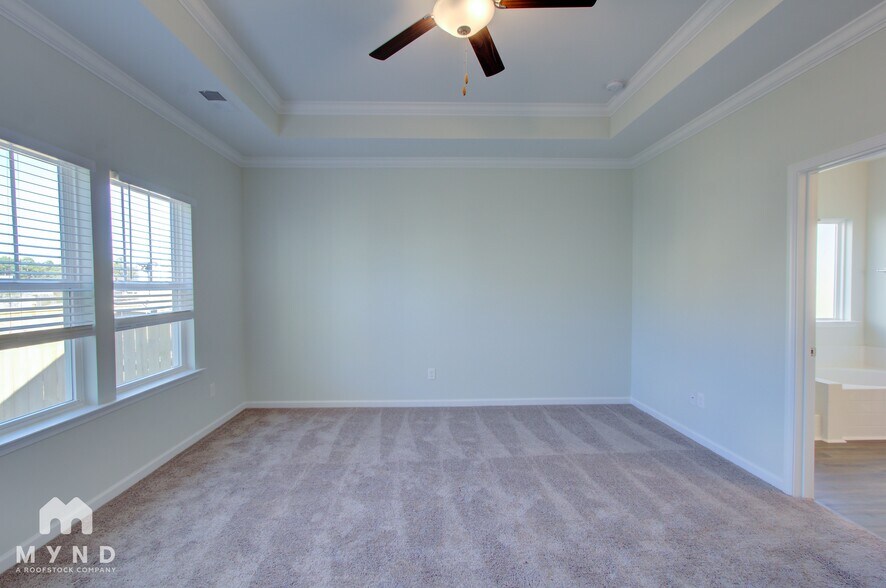 Building Photo - 863 Bergenfield Ln
