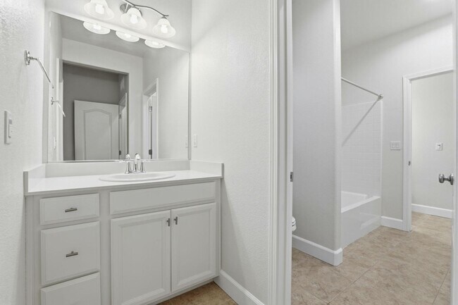 Building Photo - 1818 Tarragon Dr