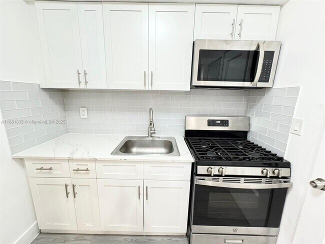 Primary Photo - 7435 Byron Ave