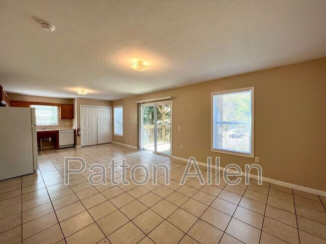 Building Photo - 8 Zell Ln