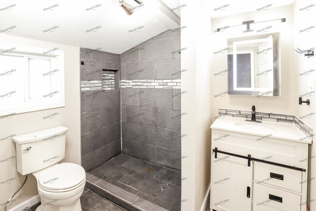 Building Photo - 4123 E 6 St