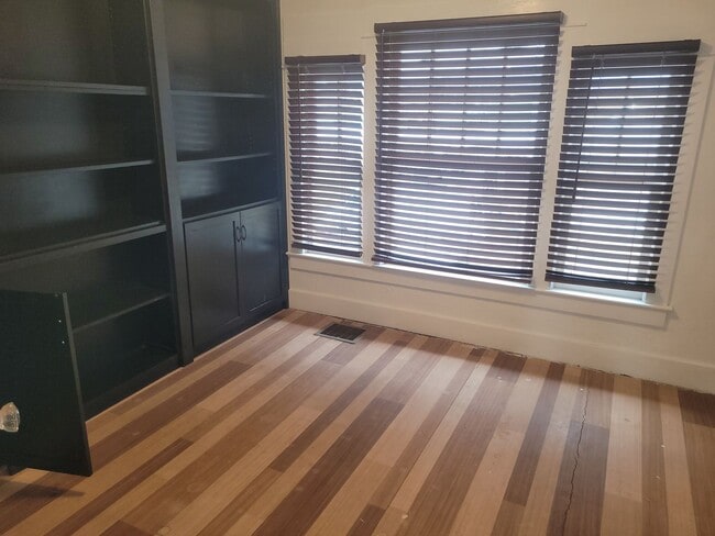 Building Photo - ALL UTILITIES INCLUDED - Country Home in the county on 1/2 Acre lot