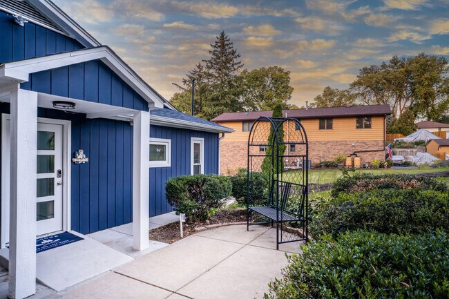 Building Photo - 184 Grand Ave