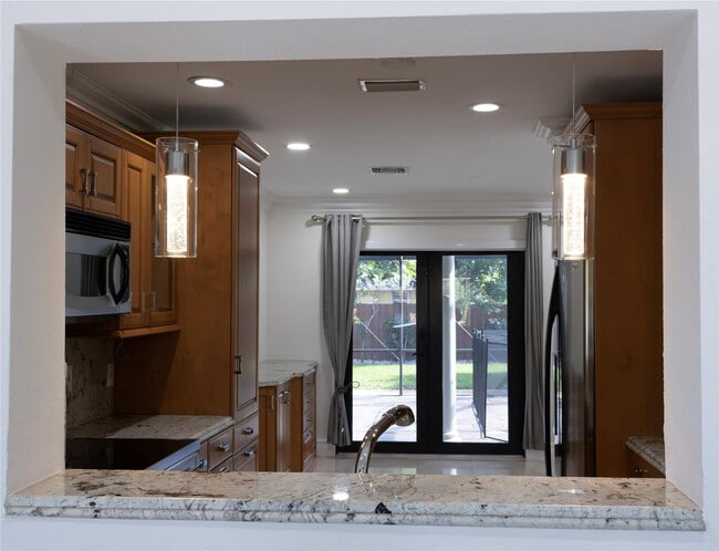 Building Photo - 836 Orchid Dr