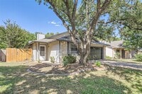 Building Photo - Charming 3/2/2 with Private Fenced Backyard!