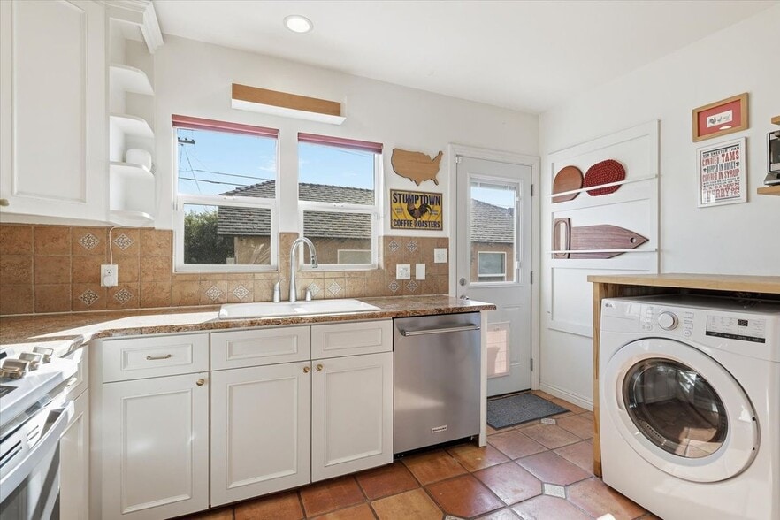 Building Photo - 4312 W 59th St