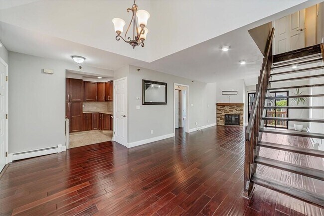 Building Photo - 15 Greenridge Ave