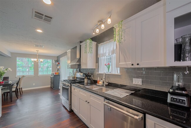 Building Photo - 5514 Avenue M