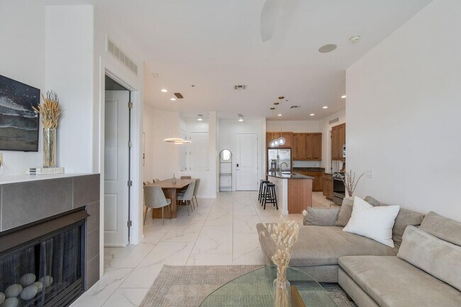 Building Photo - 7291 N Scottsdale Rd