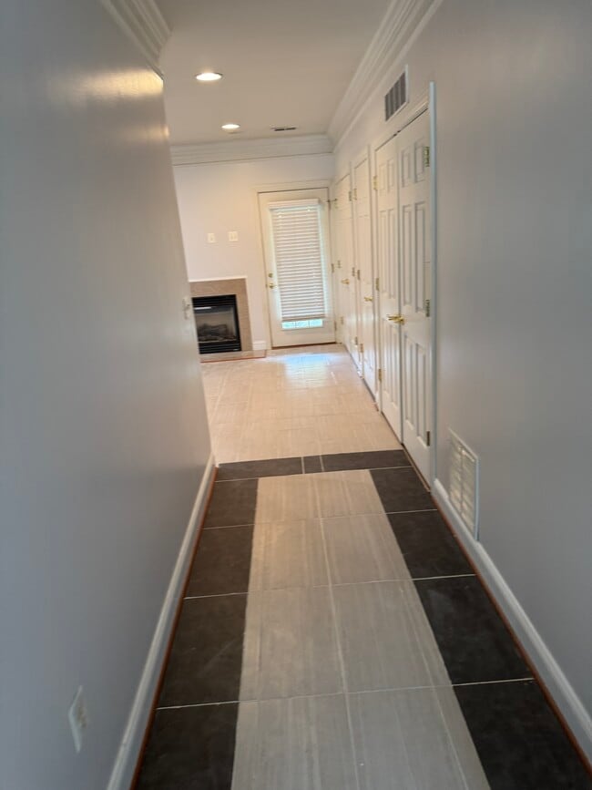 Building Photo - 203 Cross Keys Pl