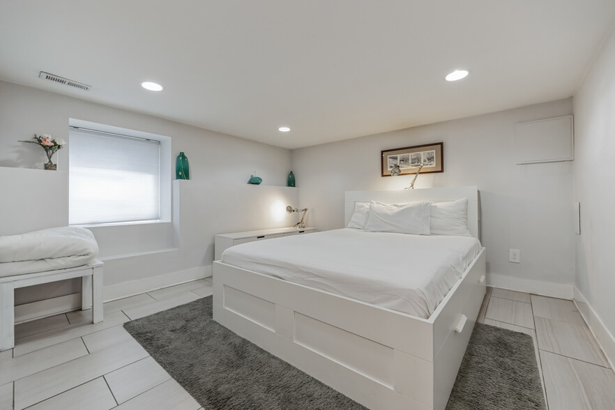 Downstairs Bedroom - 1921 Reed St