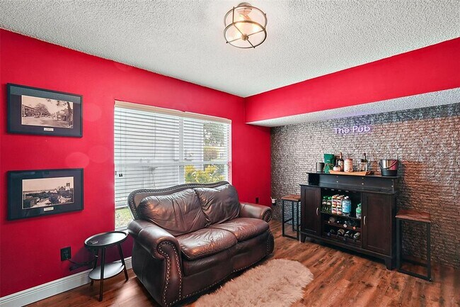 Building Photo - 9427 Daney St