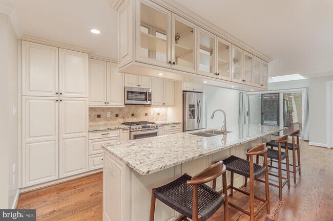 Building Photo - 6311 Chaucer Ln