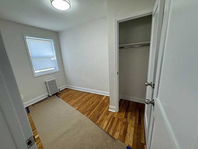 Building Photo - "Charming 3-Bed Oasis in Oakland Gardens with Modern Granite Touches!"