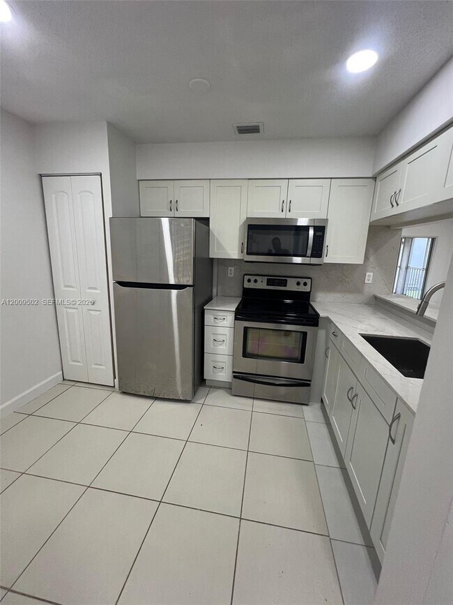 Building Photo - 9203 SW 138th Pl