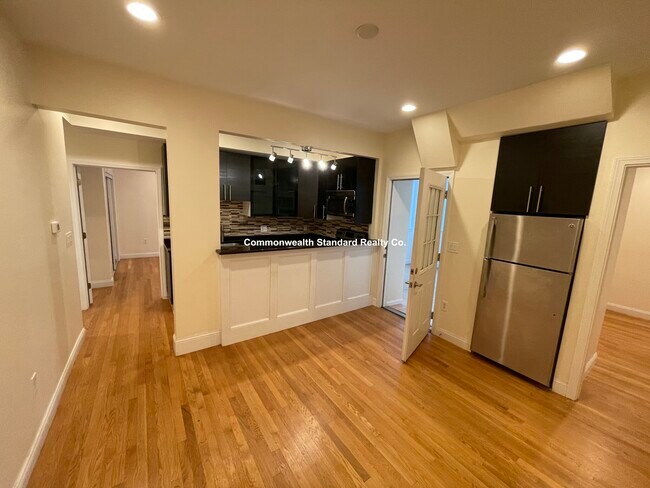 Building Photo - 1801 Beacon St