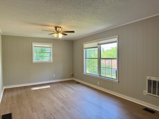 Building Photo - 2 Clervue Cir NE