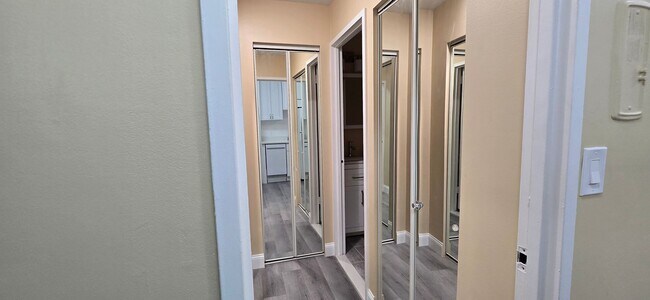 Building Photo - Elegant Renovated Studio with Juliet Balco...