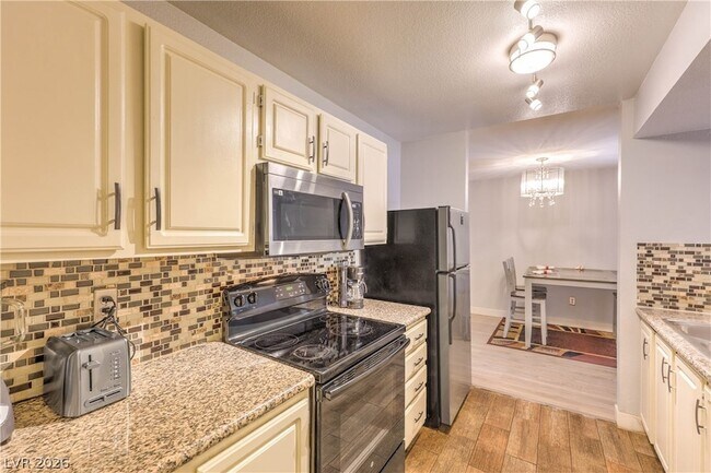 Building Photo - 5055 W Hacienda Ave