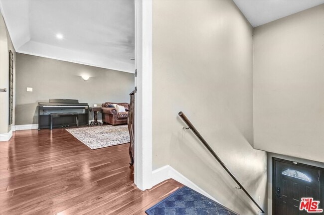 Building Photo - 1111 S Orange Dr