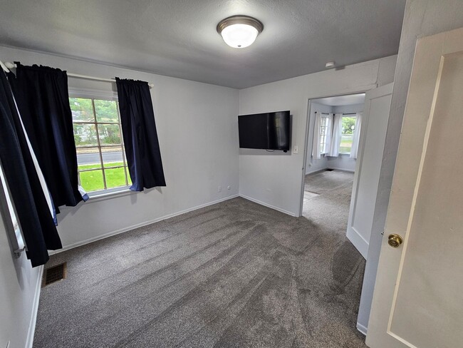 Building Photo - Newly Remodeled Home on the South Hill