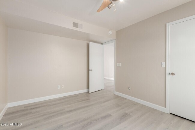 Building Photo - 10610 S 48th St