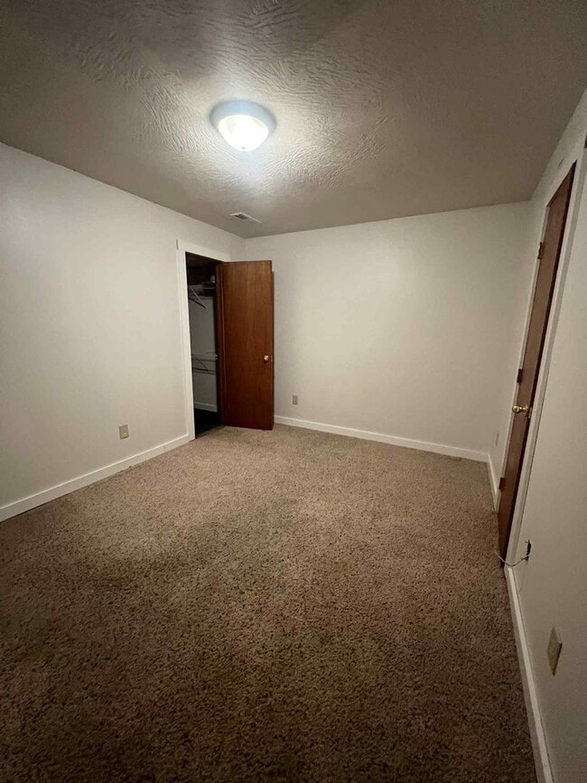 Building Photo - CARTHAGE: BEAUTIFUL 2,864 SQFT 5 BEDROOM /...
