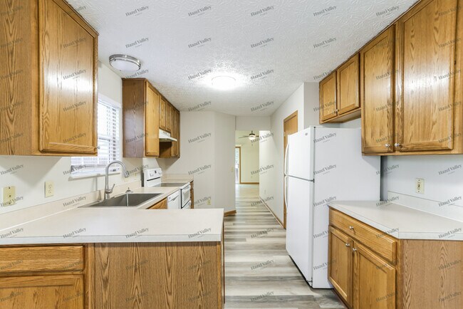 Building Photo - 6161 Kensington Glen Dr