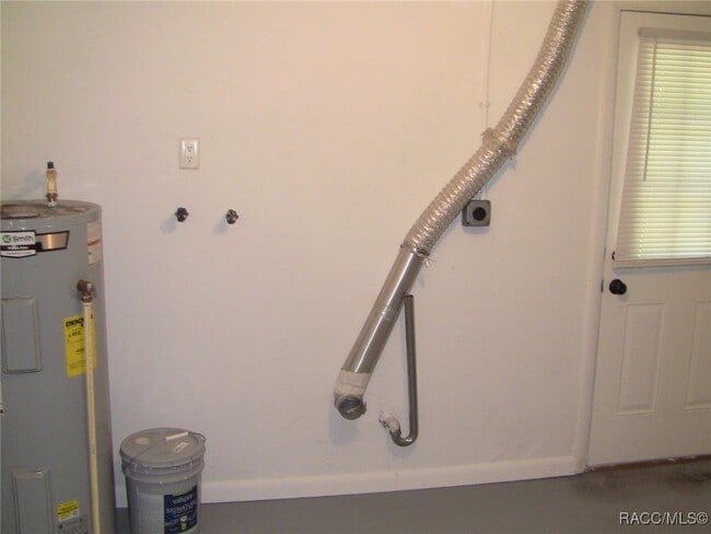 Building Photo - 2 Esskay St