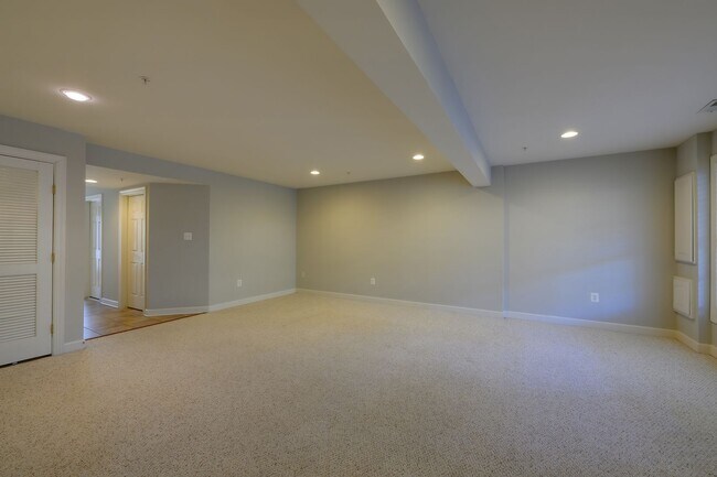 Building Photo - Luxury Living in the Villages of Urbana