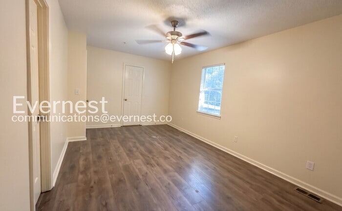 Building Photo - 1592 King James Dr