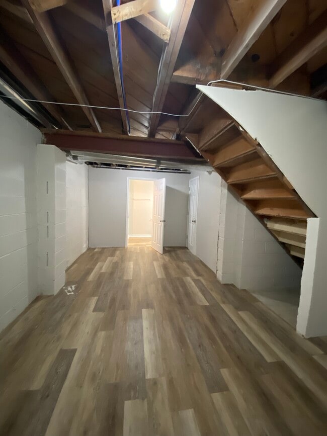 Building Photo - 571 Grayton Rd