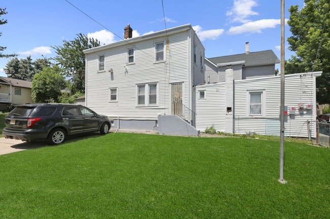 Building Photo - 709 Mulberry St
